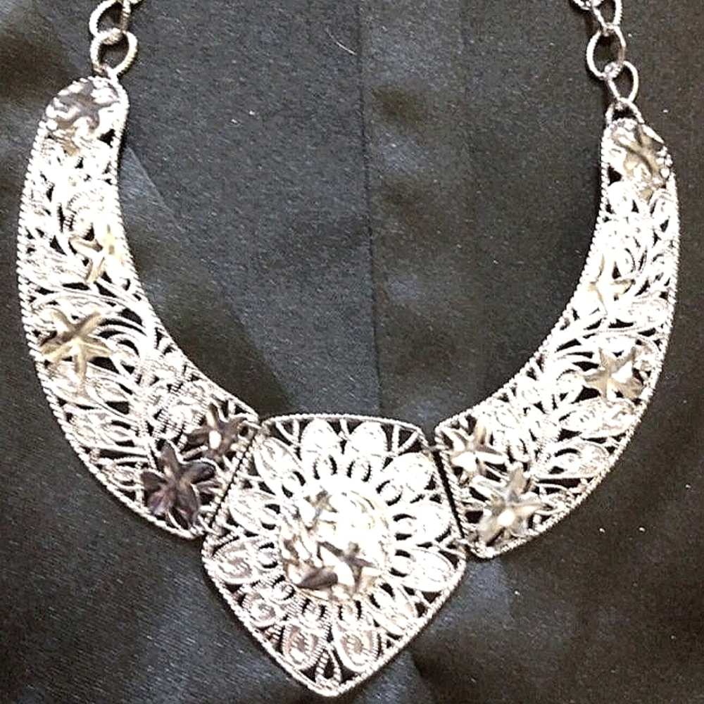 Vintage Jose Barrera for Avon silver-tone Falling Leaves collar necklace